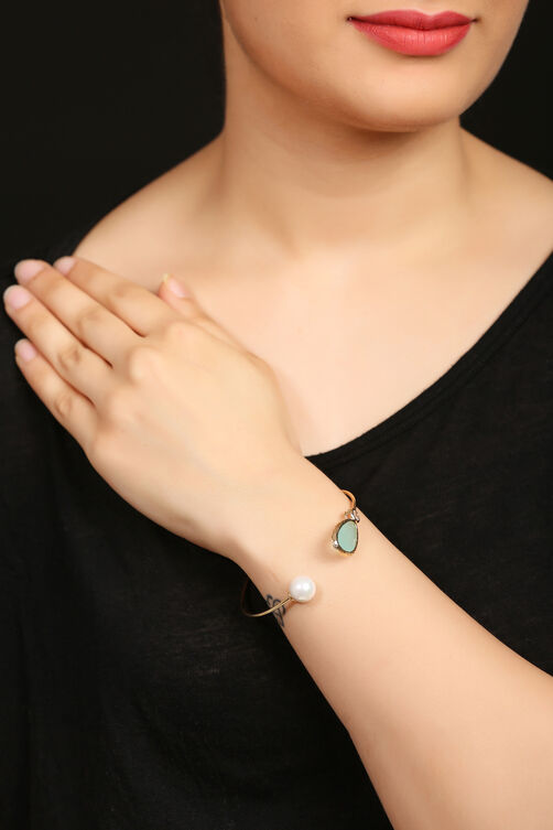 Aqua Chalcedony And Pearl Bracelet image number 0