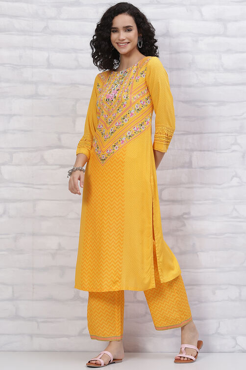 Yellow LIVA Straight Kurta Pants Set image number 7