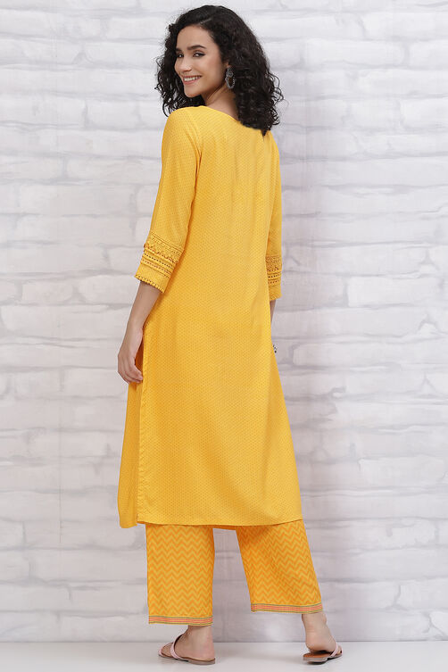 Yellow LIVA Straight Kurta Pants Set image number 4