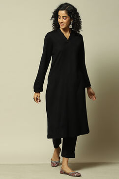 Black Square Neck Solid Georgette Straight Sleeveless Kurti For