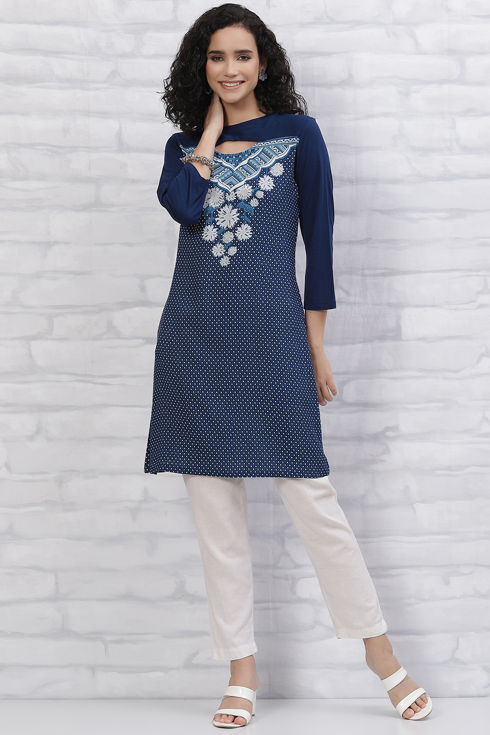 Indigo LIVA Straight Cut Out Kurta image number 5