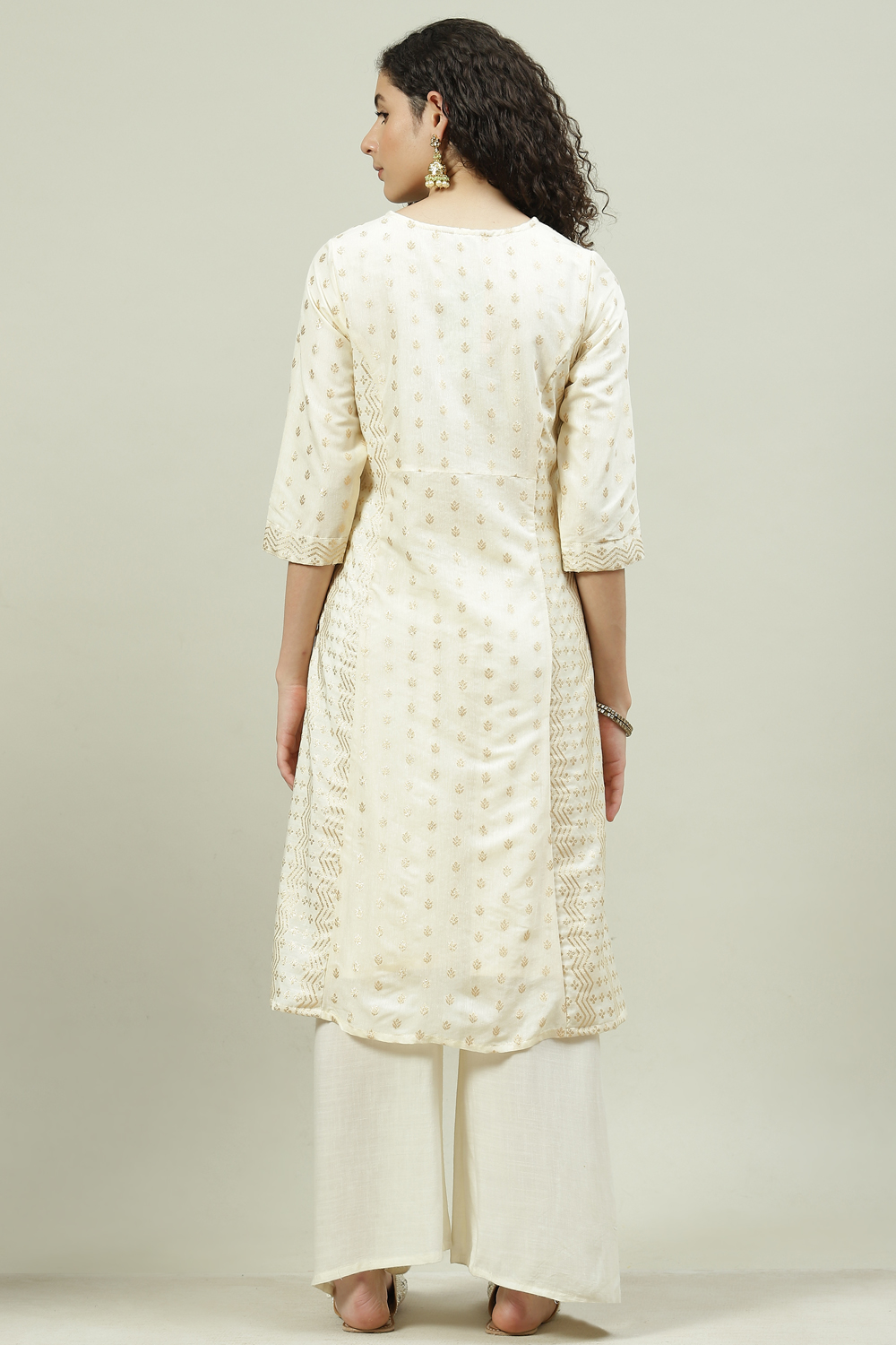 Off White Art Silk Straight Kurta image number 4