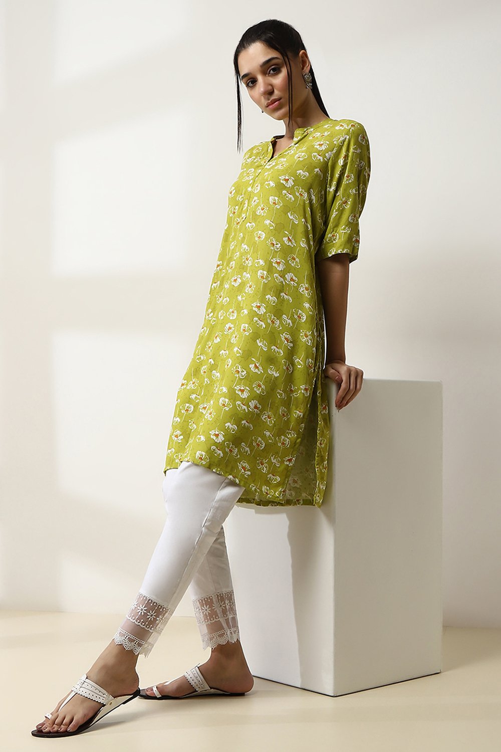 Blue Floral Printed Straight Kurta image number 0