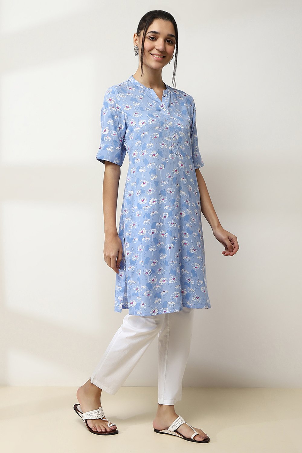 Blue Floral Printed Straight Kurta image number 4