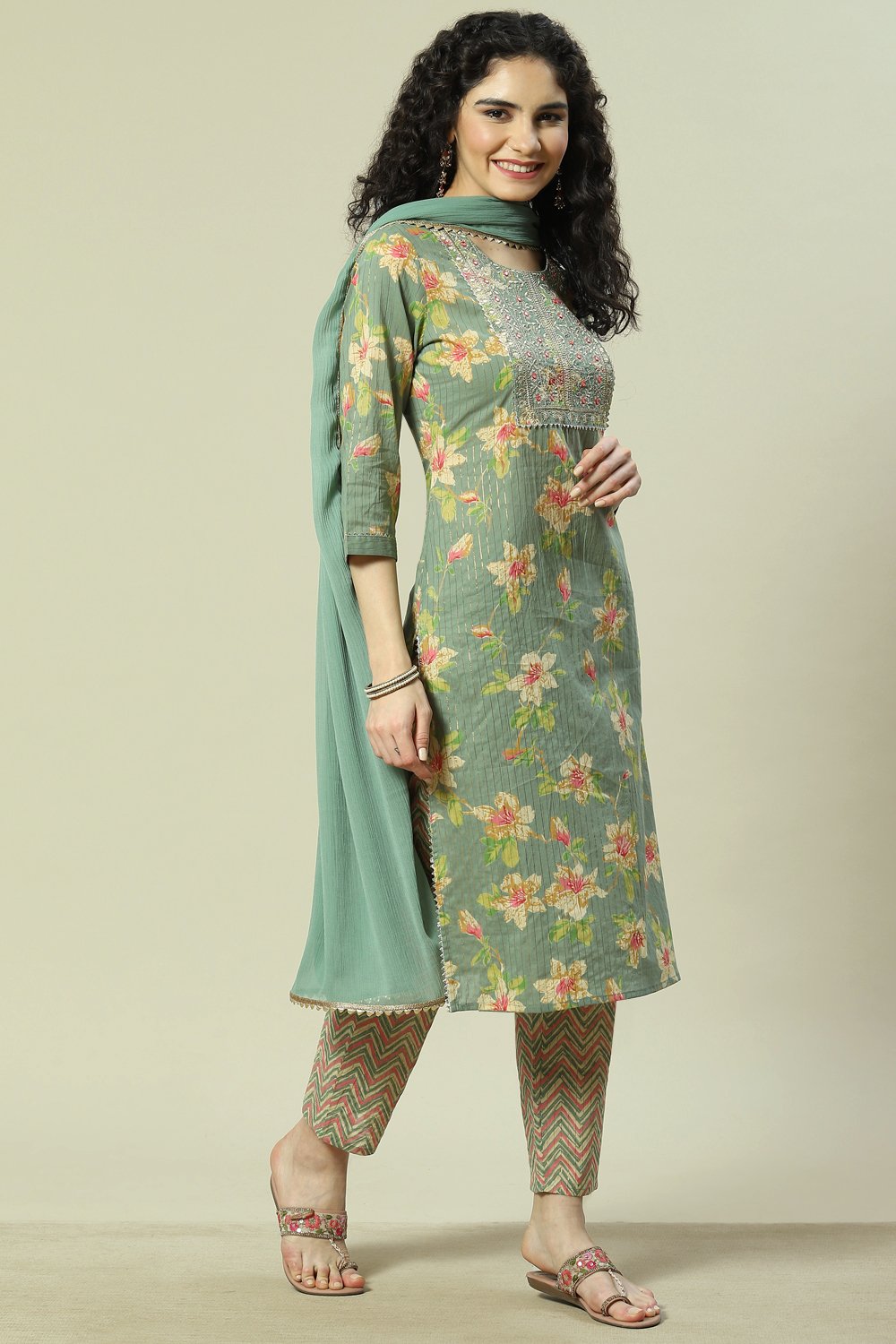 Green Viscose Woven Straight Kurta Suit Set image number 6