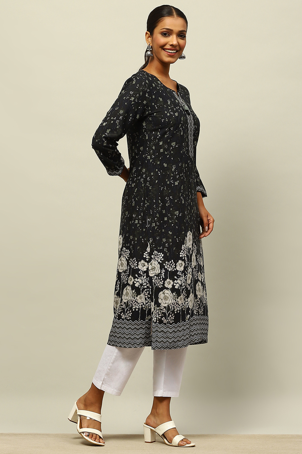 Black Rayon Printed Straight Kurta image number 4