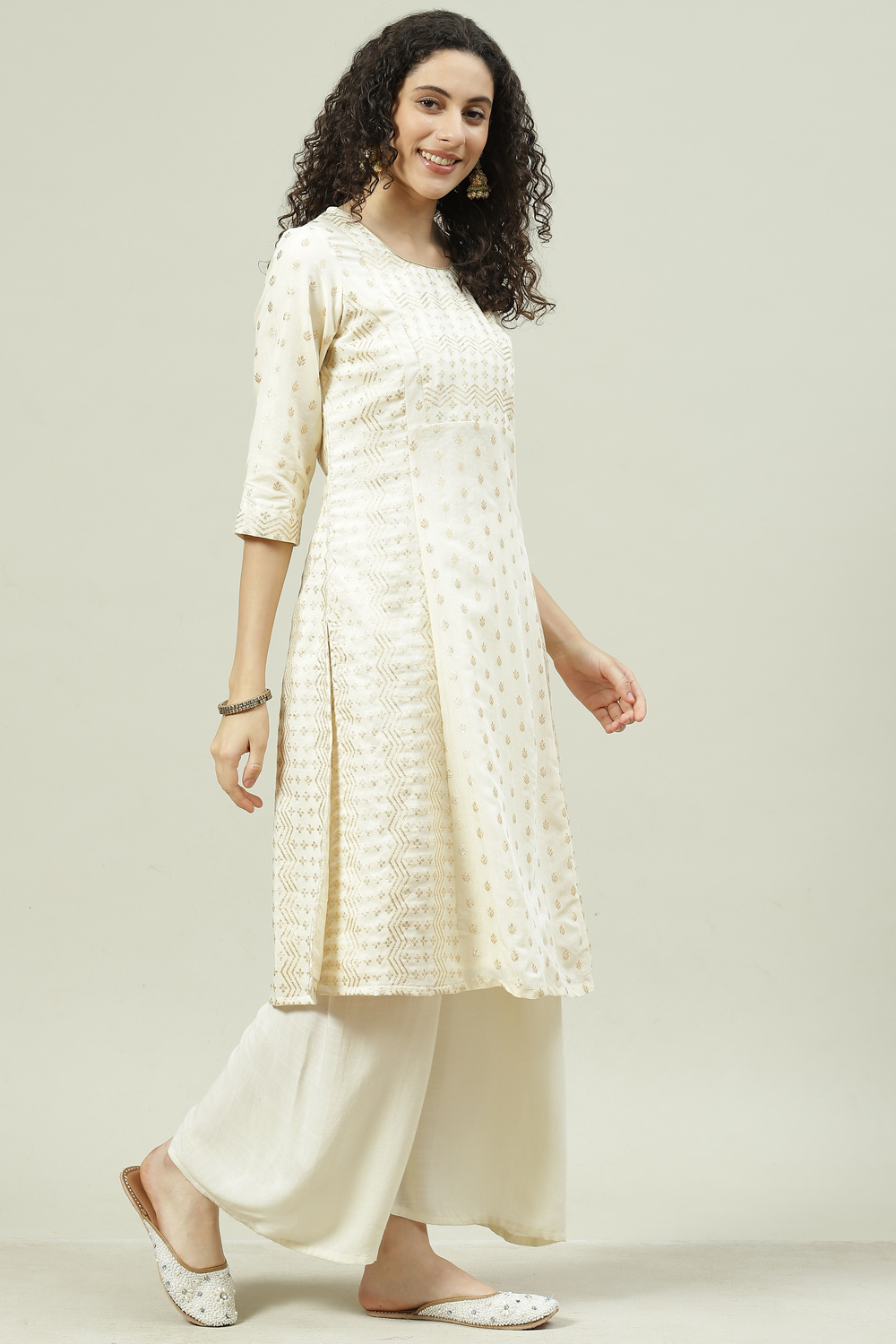 Off White Art Silk Straight Kurta image number 3