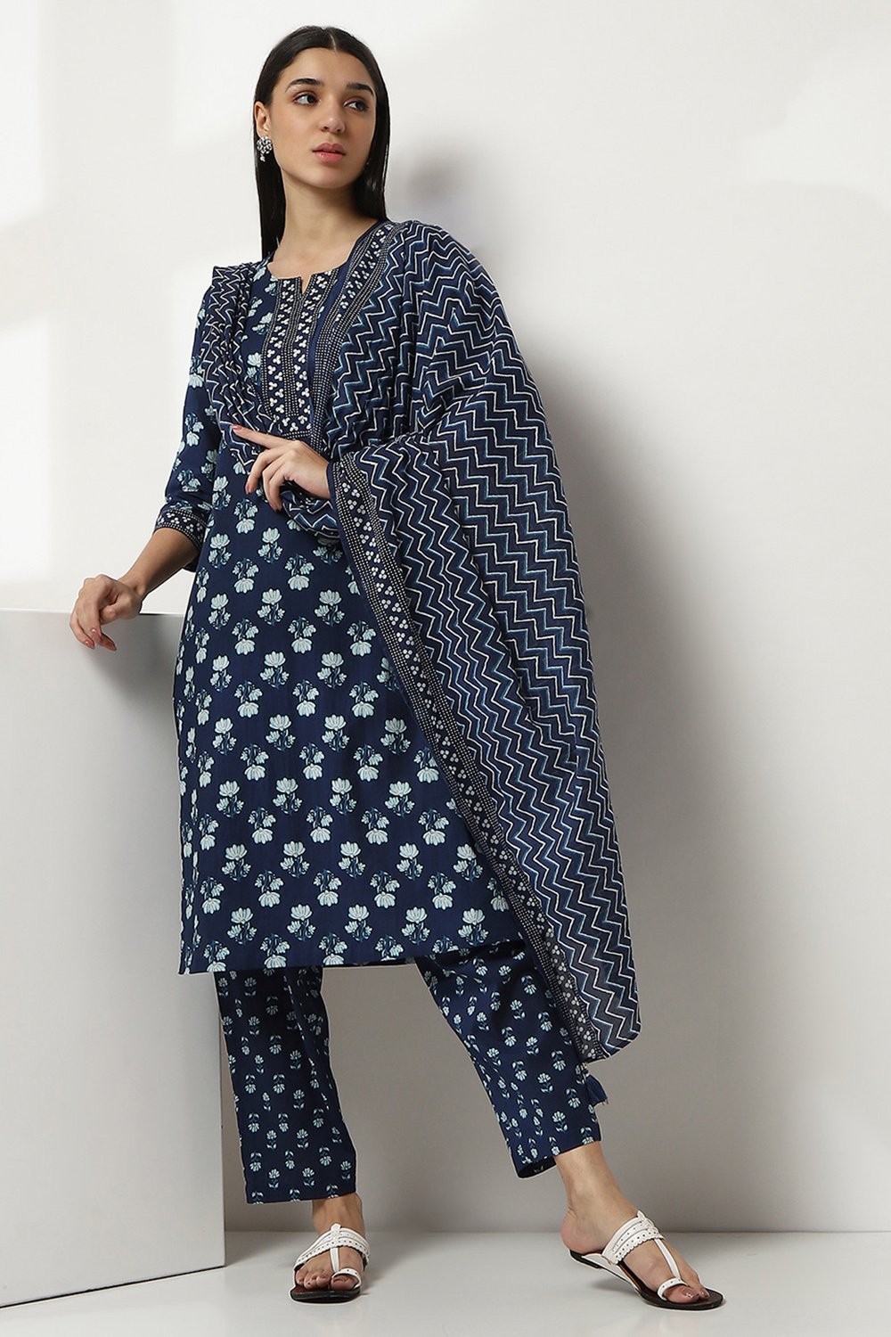 Indigo Cotton Dupatta image number 2