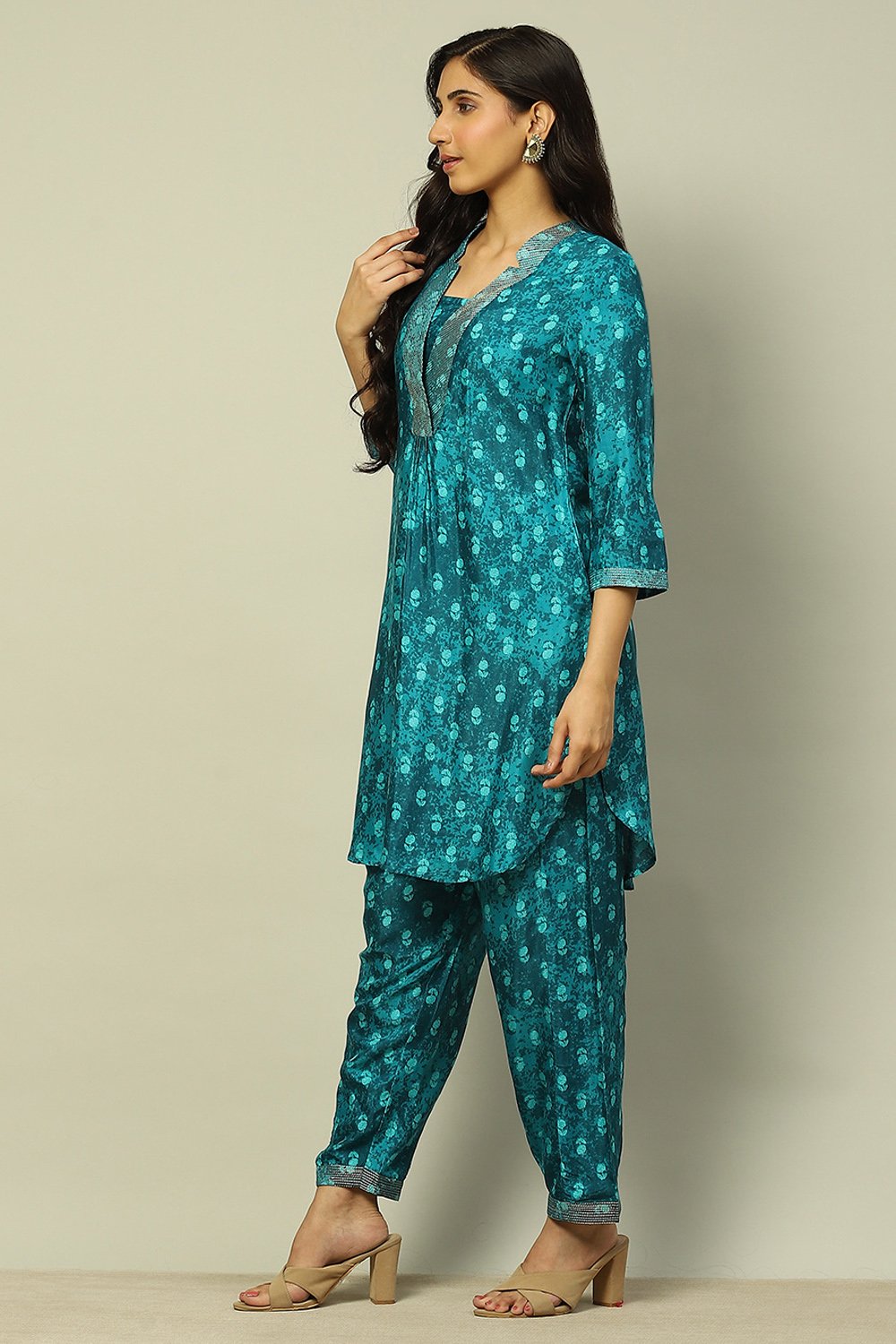 Green Viscose Shantoon Straight Printed Kurta Palazzo Suit Set image number 3