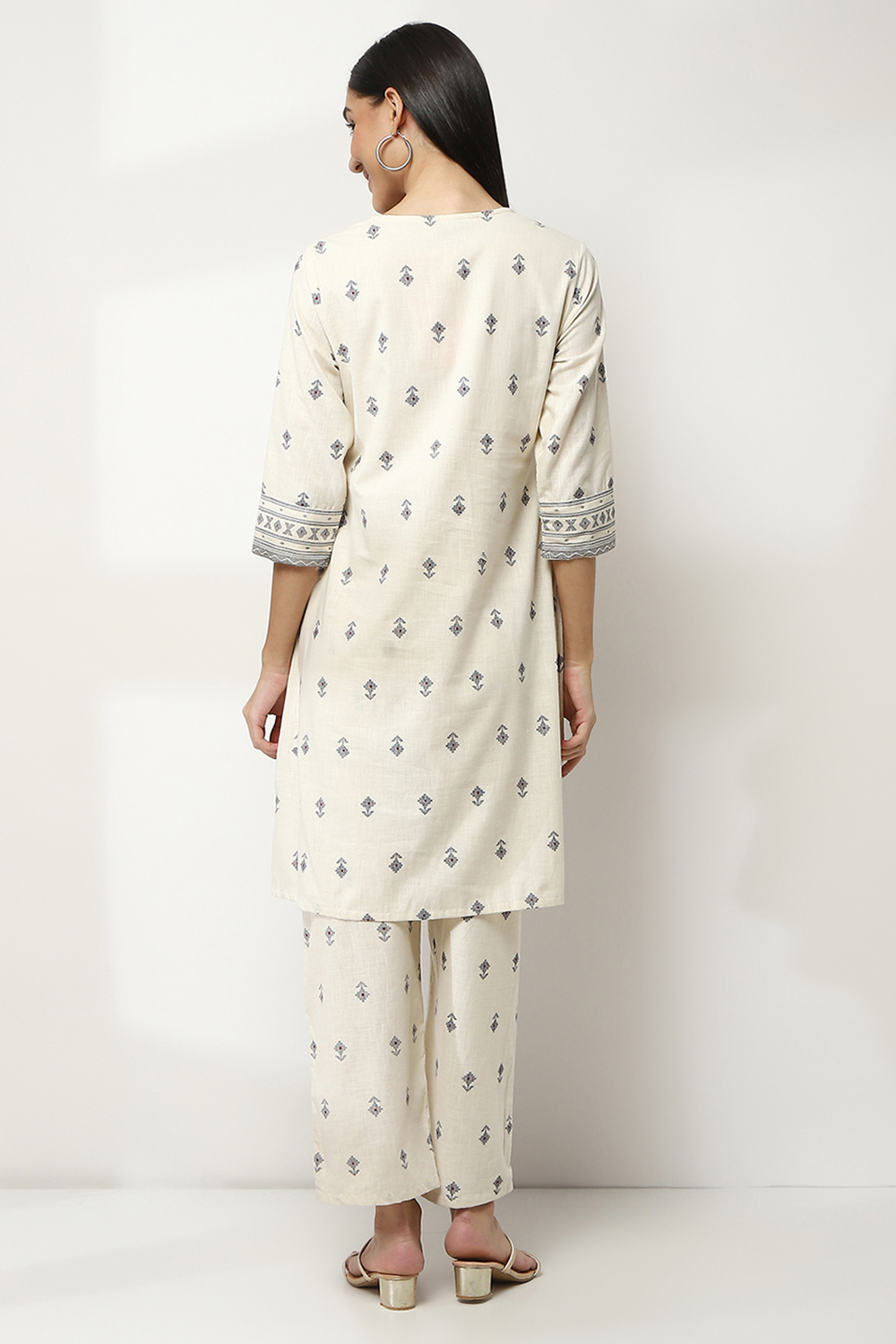 Off-White Cotton Printed A-Line Kurta Set image number 4