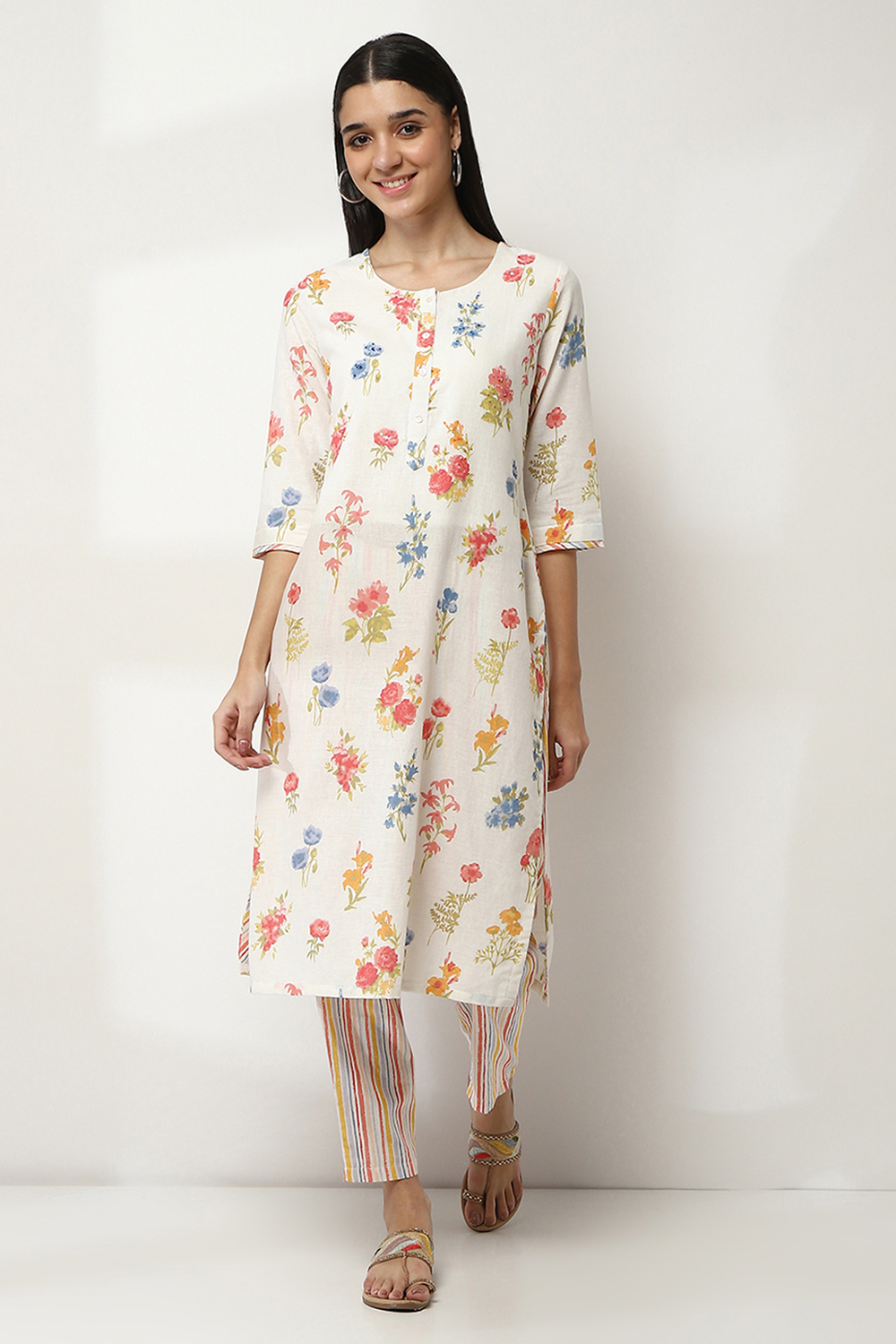 Off-White Cotton Floral Straight Kurta Set image number 6