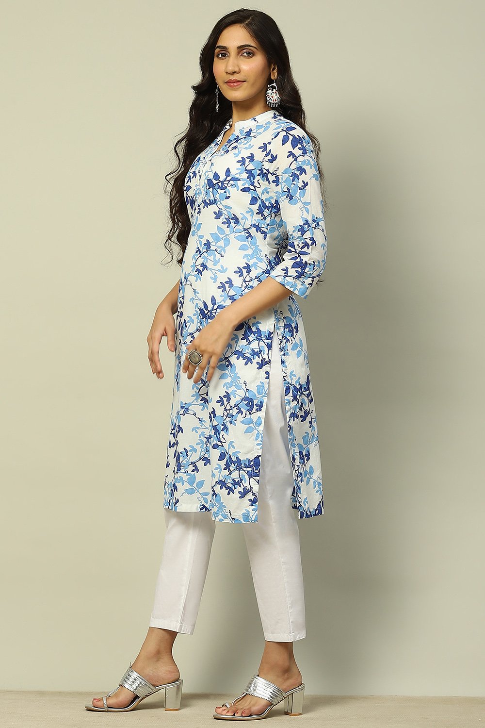 White and Blue Cotton Floral Printed Straight Kurta image number 2