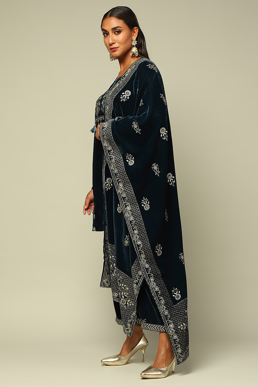 Black Poly Velvet A-Line Printed Kurta Salwar Suit Set image number 3