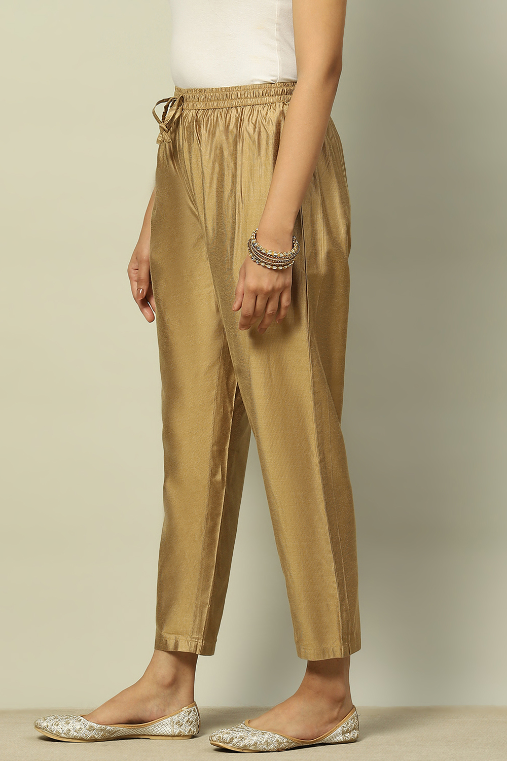 Gold-Toned Solid Regular Fit Pants image number 2