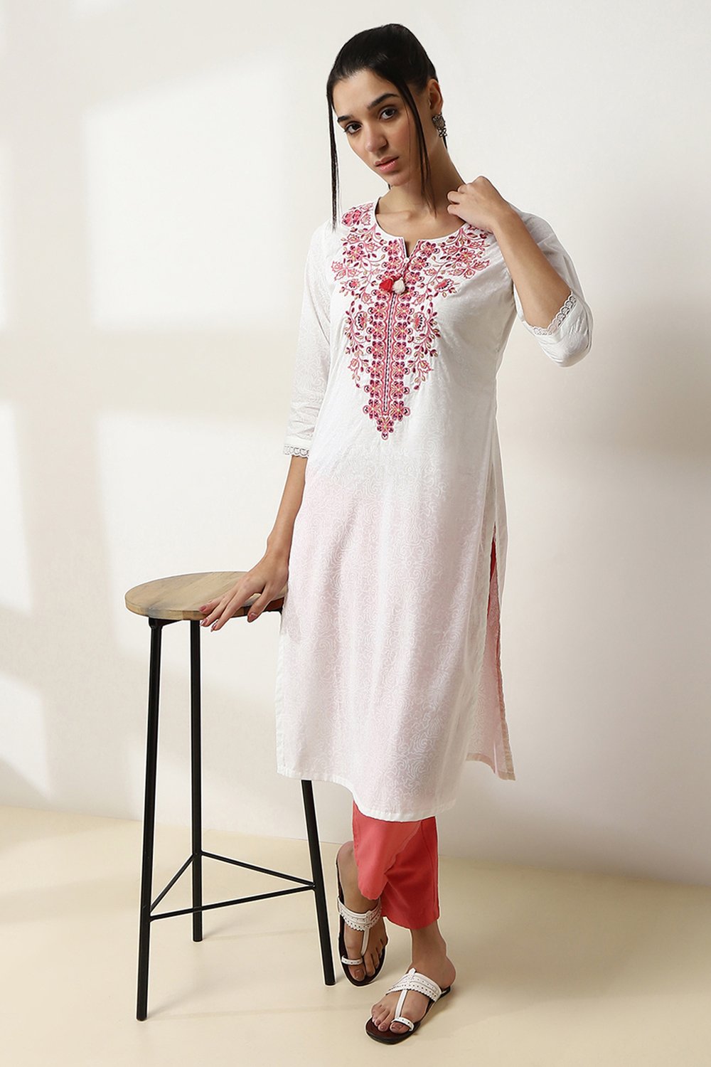 White Cotton Printed Straight Kurta image number 0