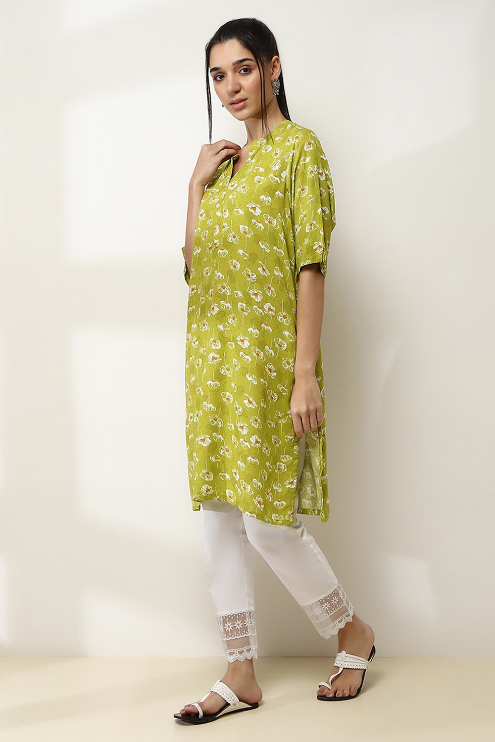 Blue Floral Printed Straight Kurta image number 2