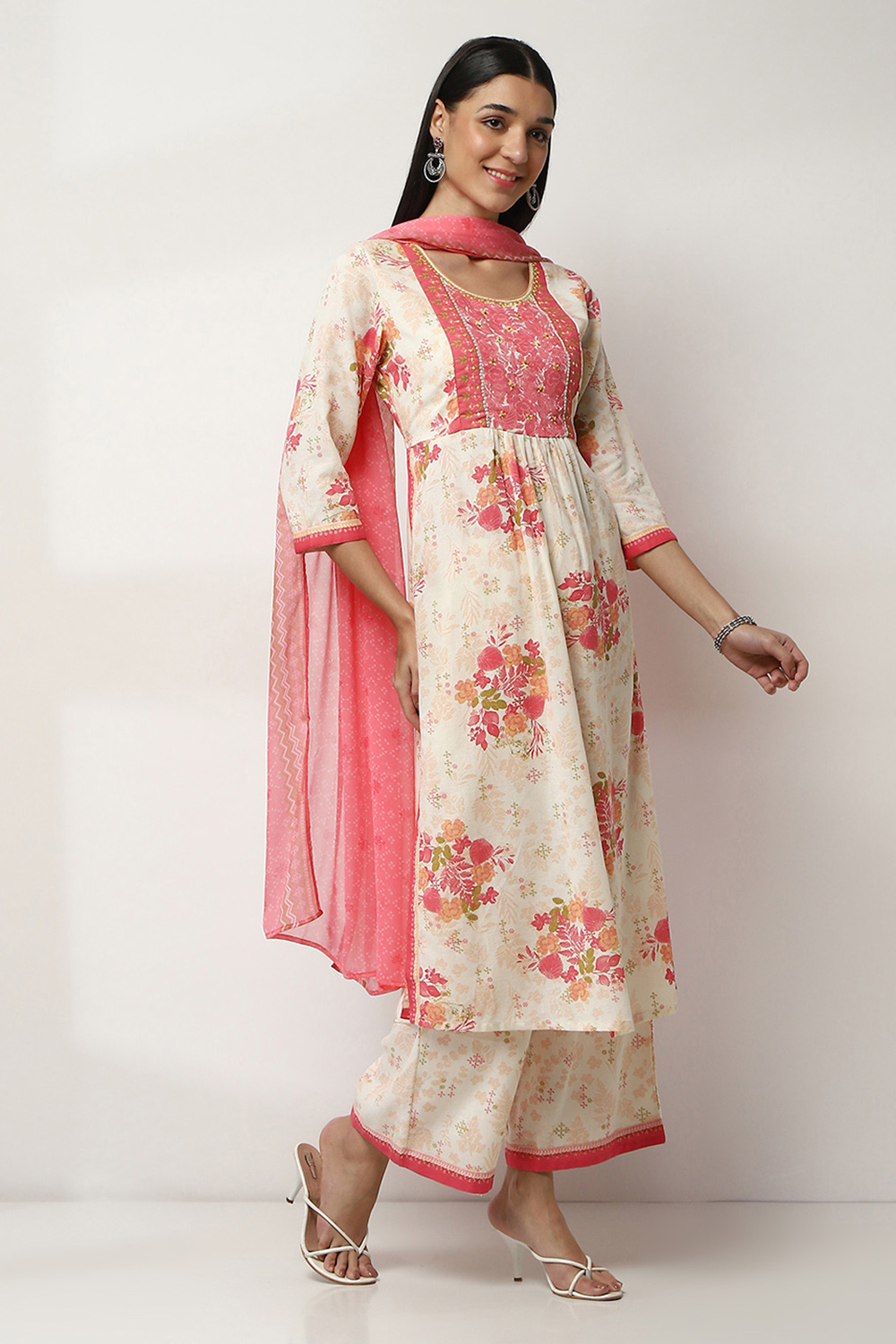 Peach-Toned Floral Printed Gathered Suit Set image number 5