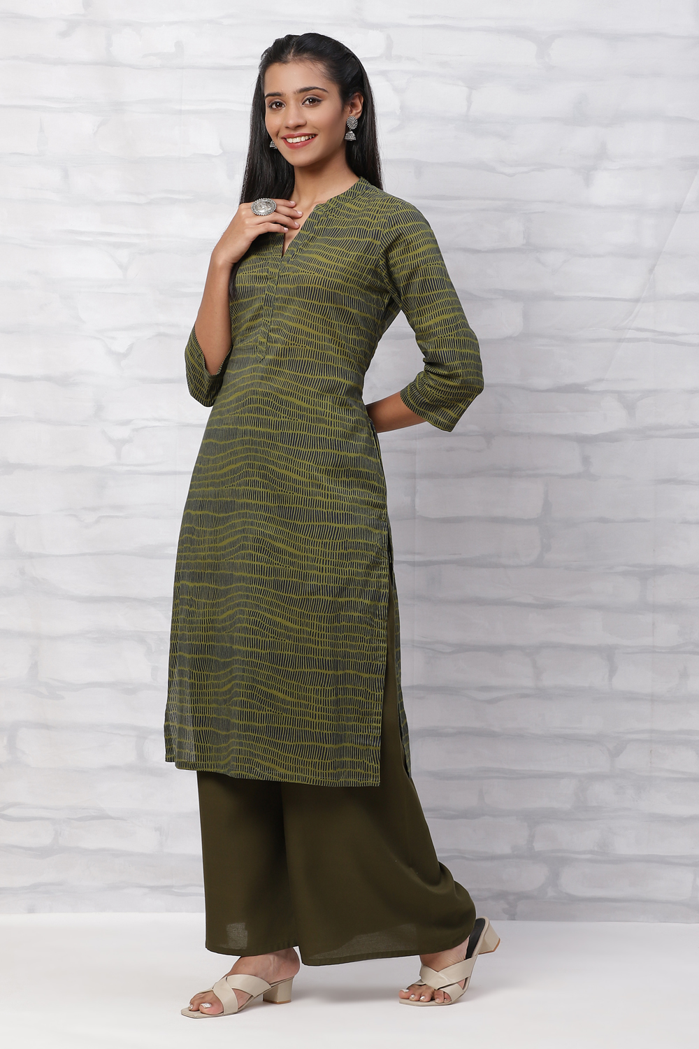 Olive Green Cambric Cotton Straight Kurta image number 2