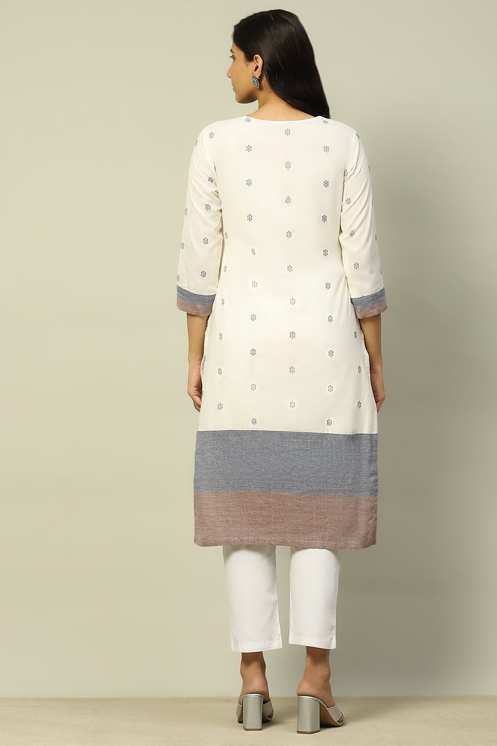 White Cotton Floral Yard dyed Straight Kurta image number 3