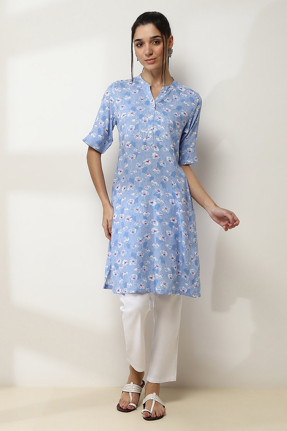 Blue Floral Printed Straight Kurta image number 5