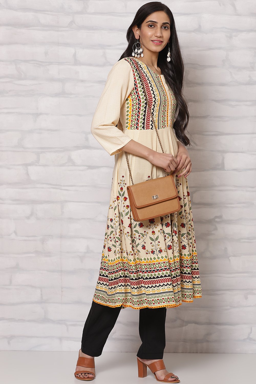 Cream LIVA Kalidar Kurta image number 5