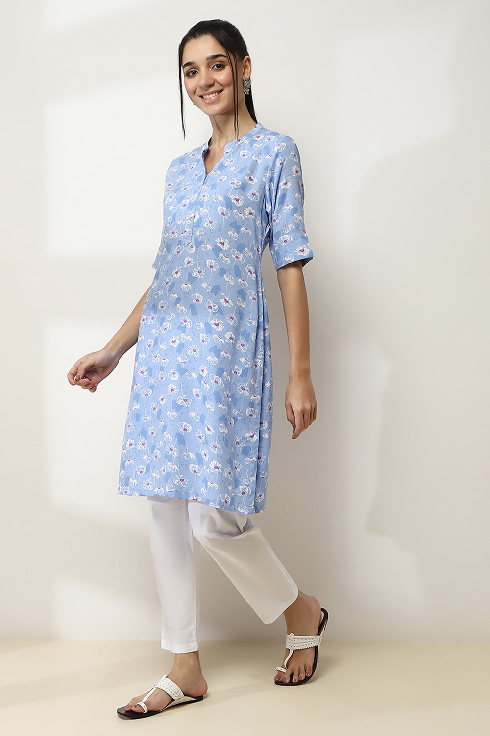 Blue Floral Printed Straight Kurta image number 2