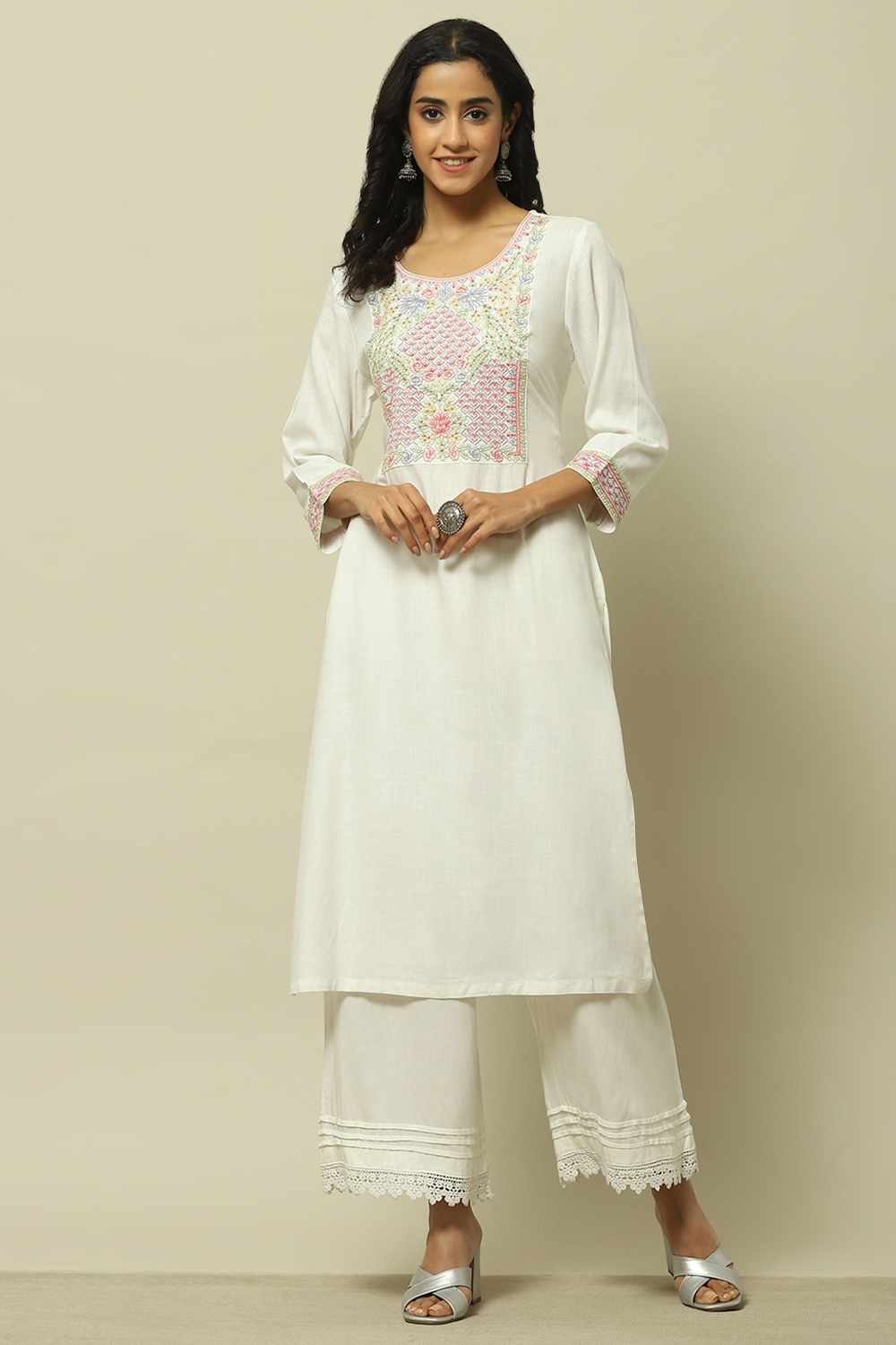 White Threadwork Detail Straight Kurta image number 0