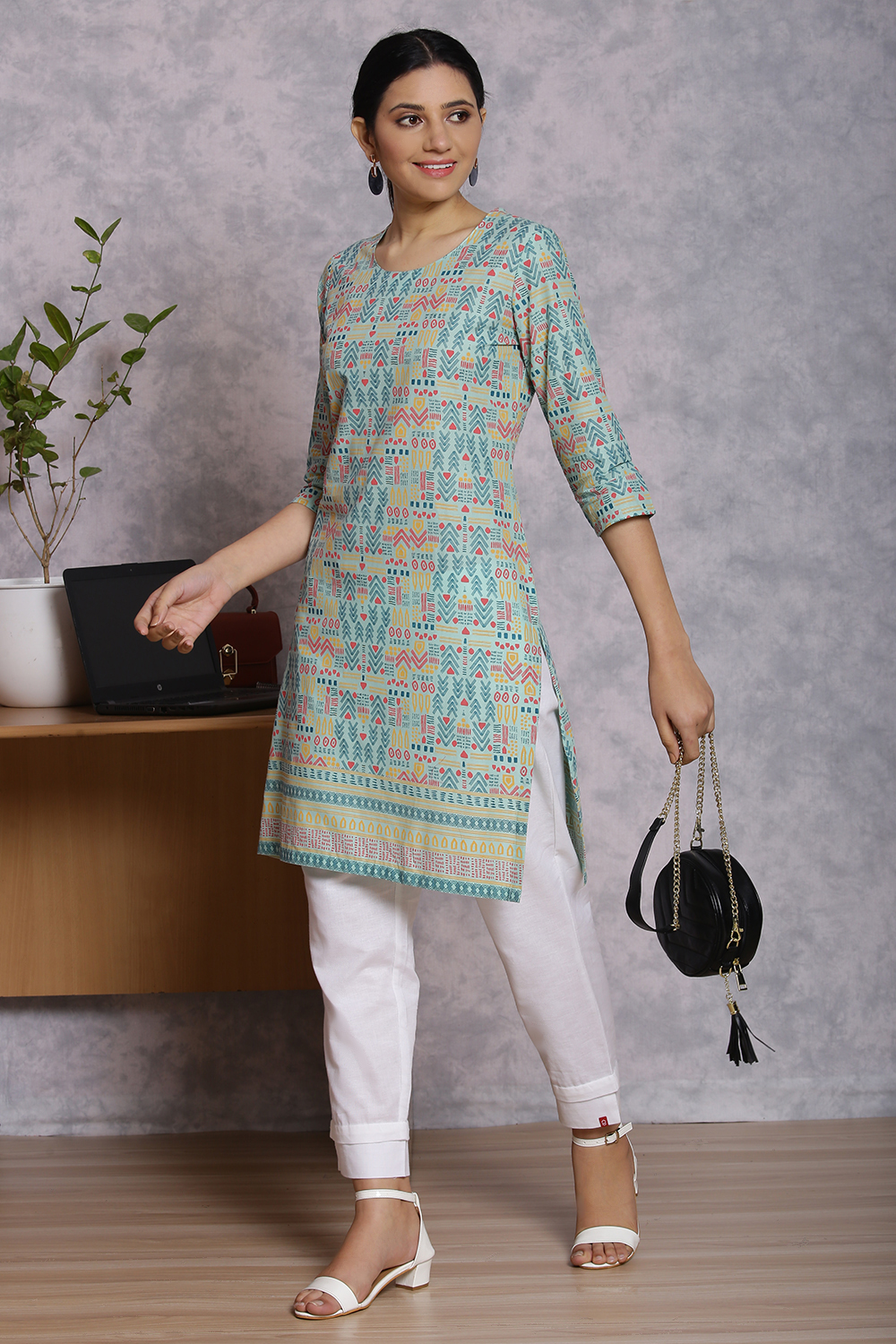 Green Cotton And Cambric Straight Kurta image number 4