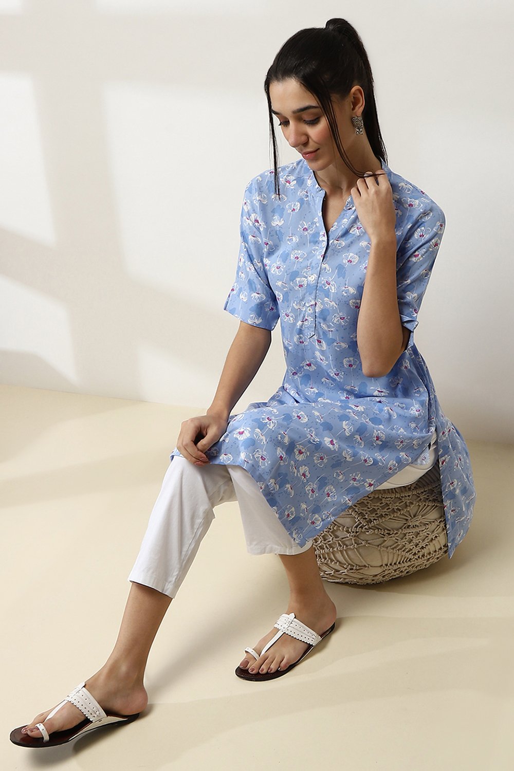 Blue Floral Printed Straight Kurta image number 0