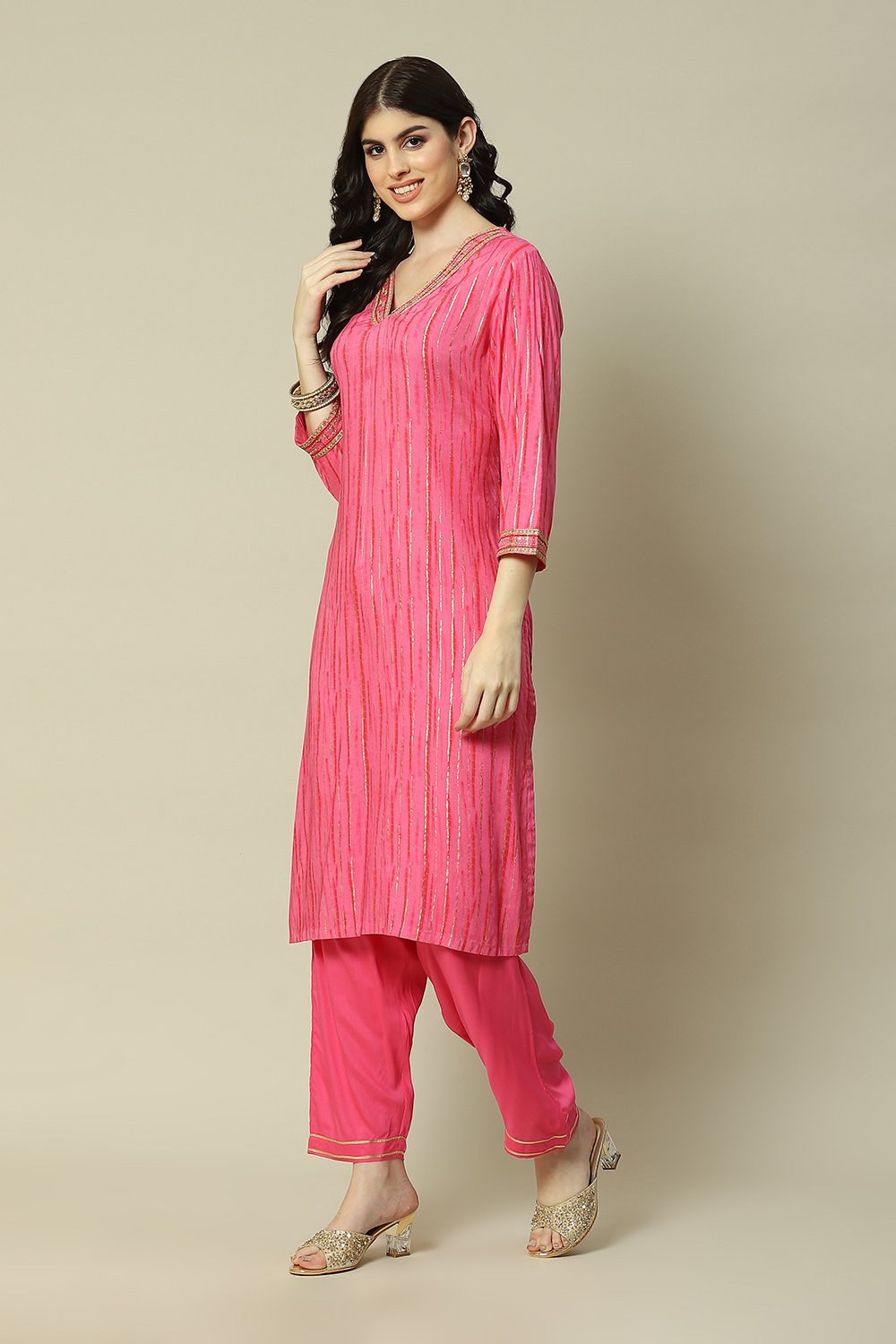 Pink LIVA Straight Printed Kurta Palazzo Suit Set image number 3