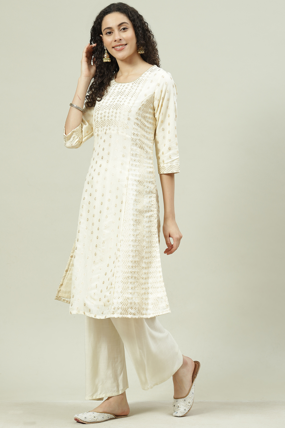 Off White Art Silk Straight Kurta image number 2