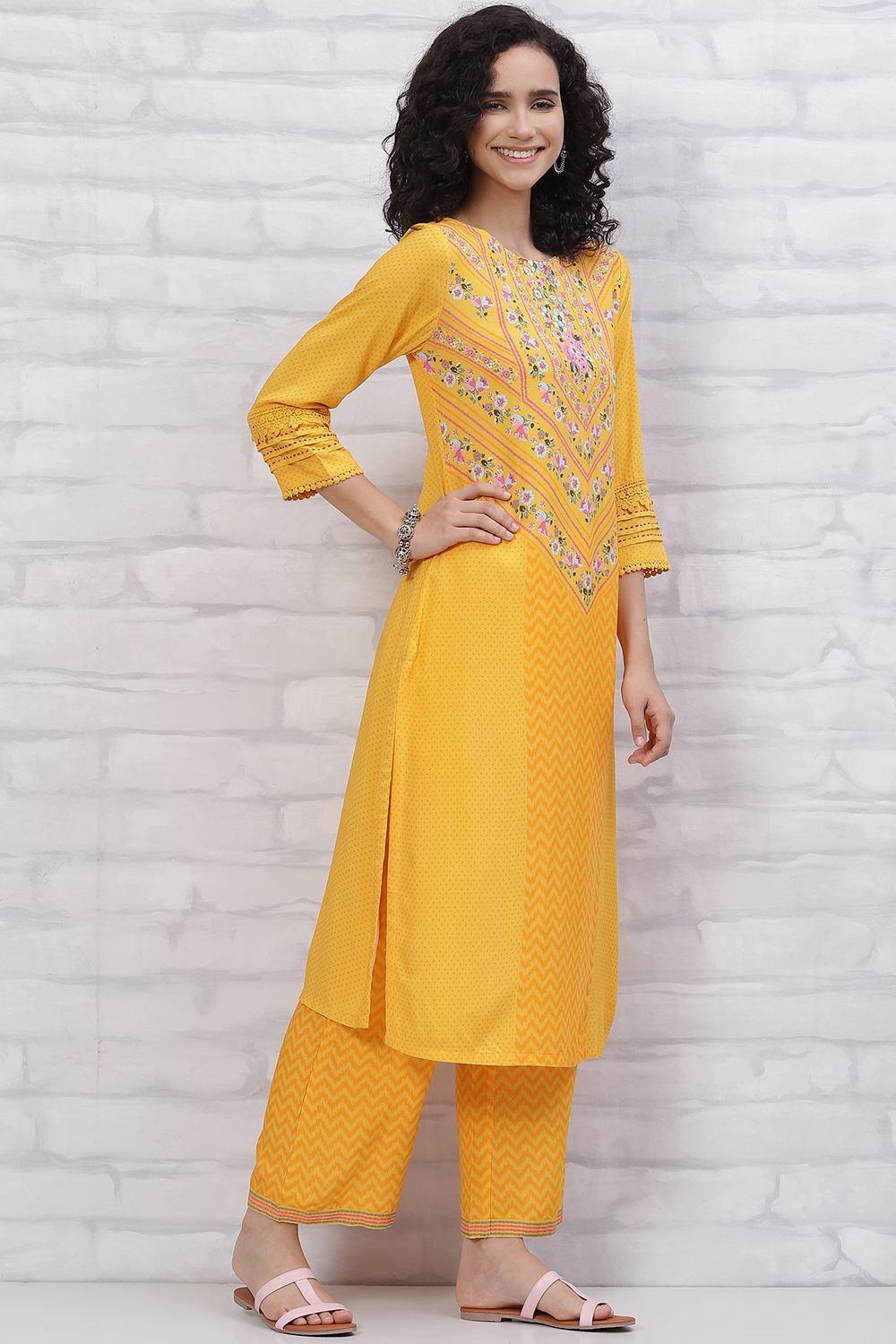 Yellow LIVA Straight Kurta Pants Set image number 5