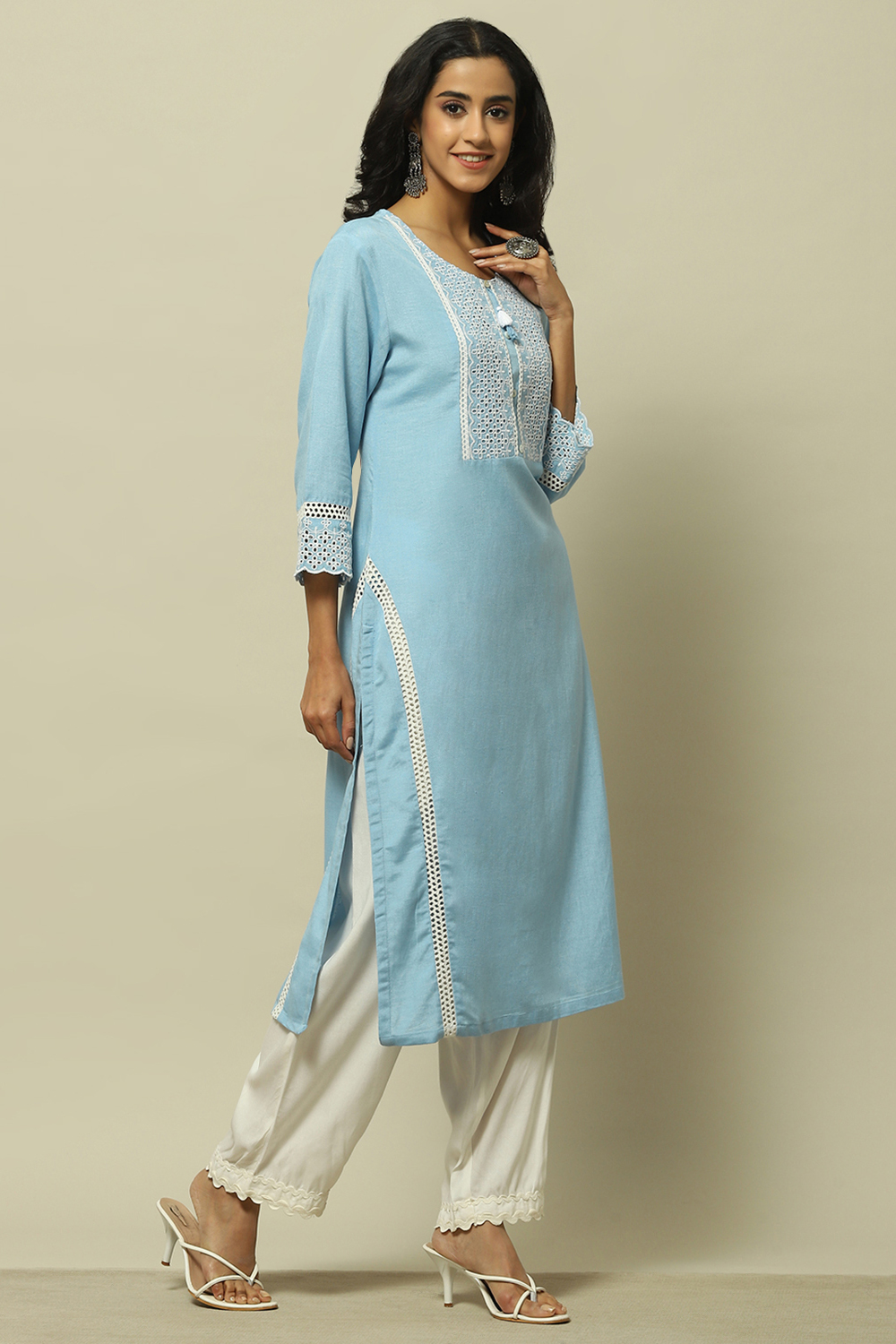 Blue Schiffli Detail Straight Kurta image number 4