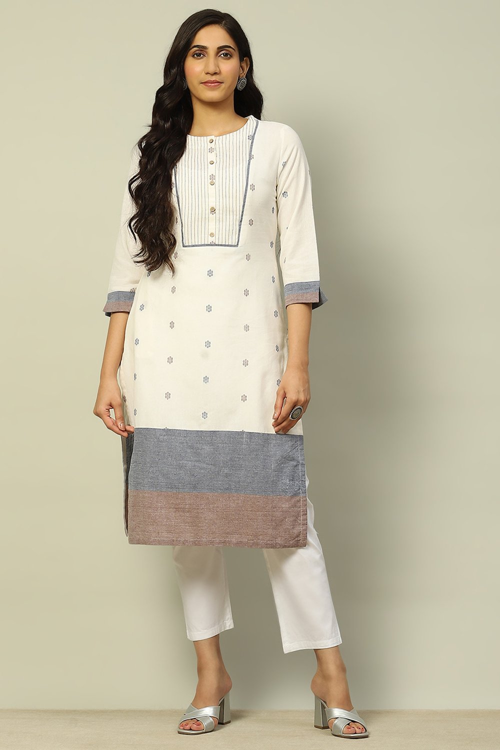 White Cotton Floral Yard dyed Straight Kurta image number 5