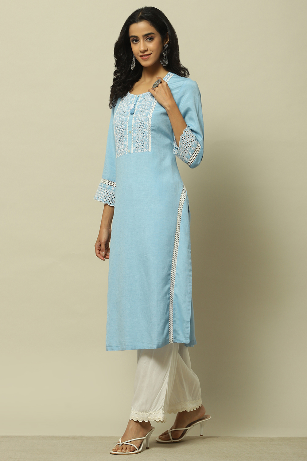 Blue Schiffli Detail Straight Kurta image number 2