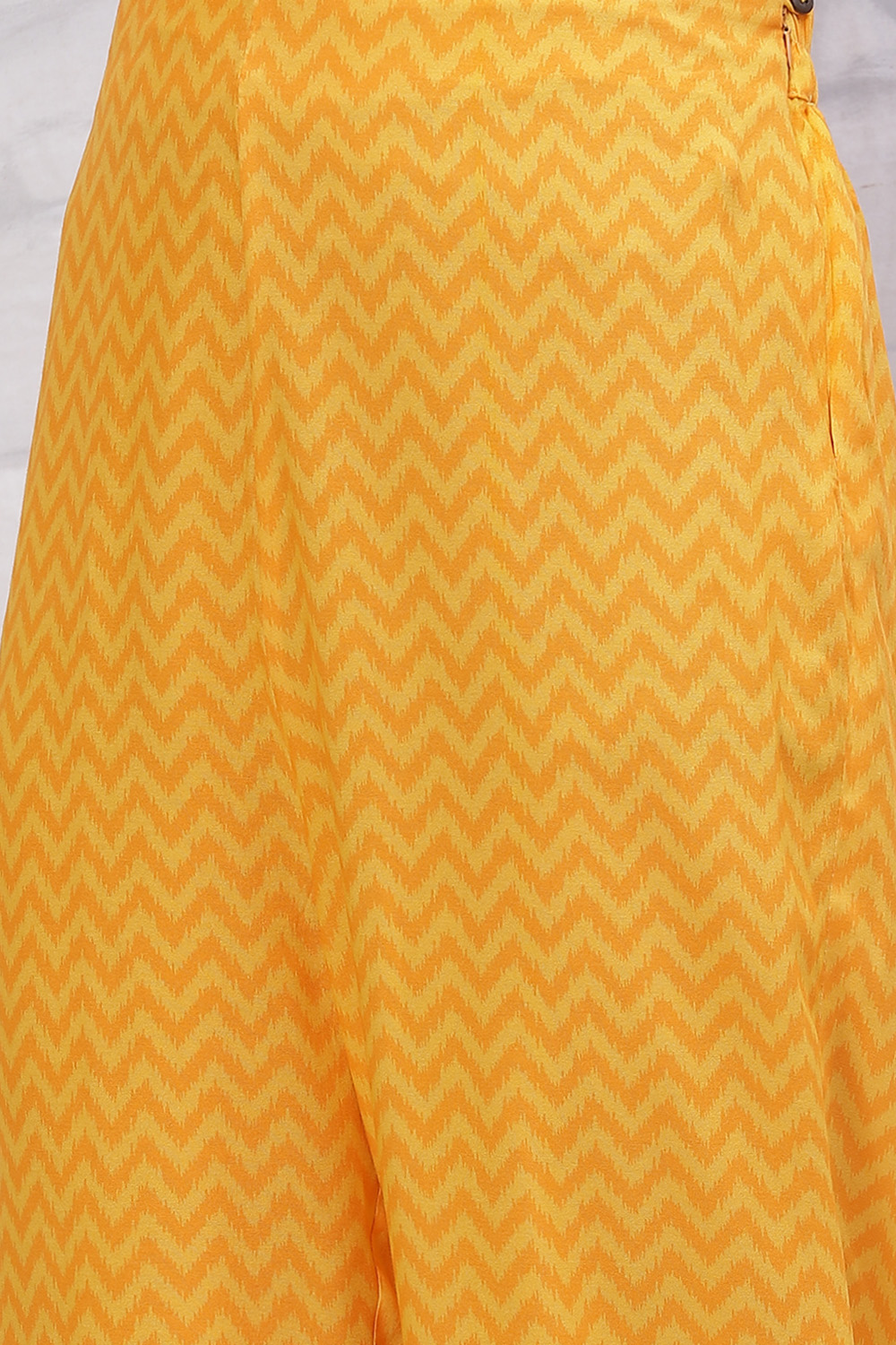 Yellow LIVA Straight Kurta Pants Set image number 2