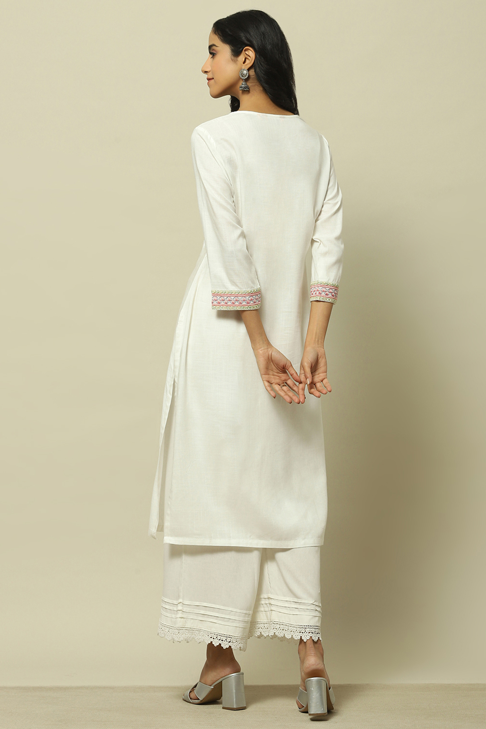 White Threadwork Detail Straight Kurta image number 3