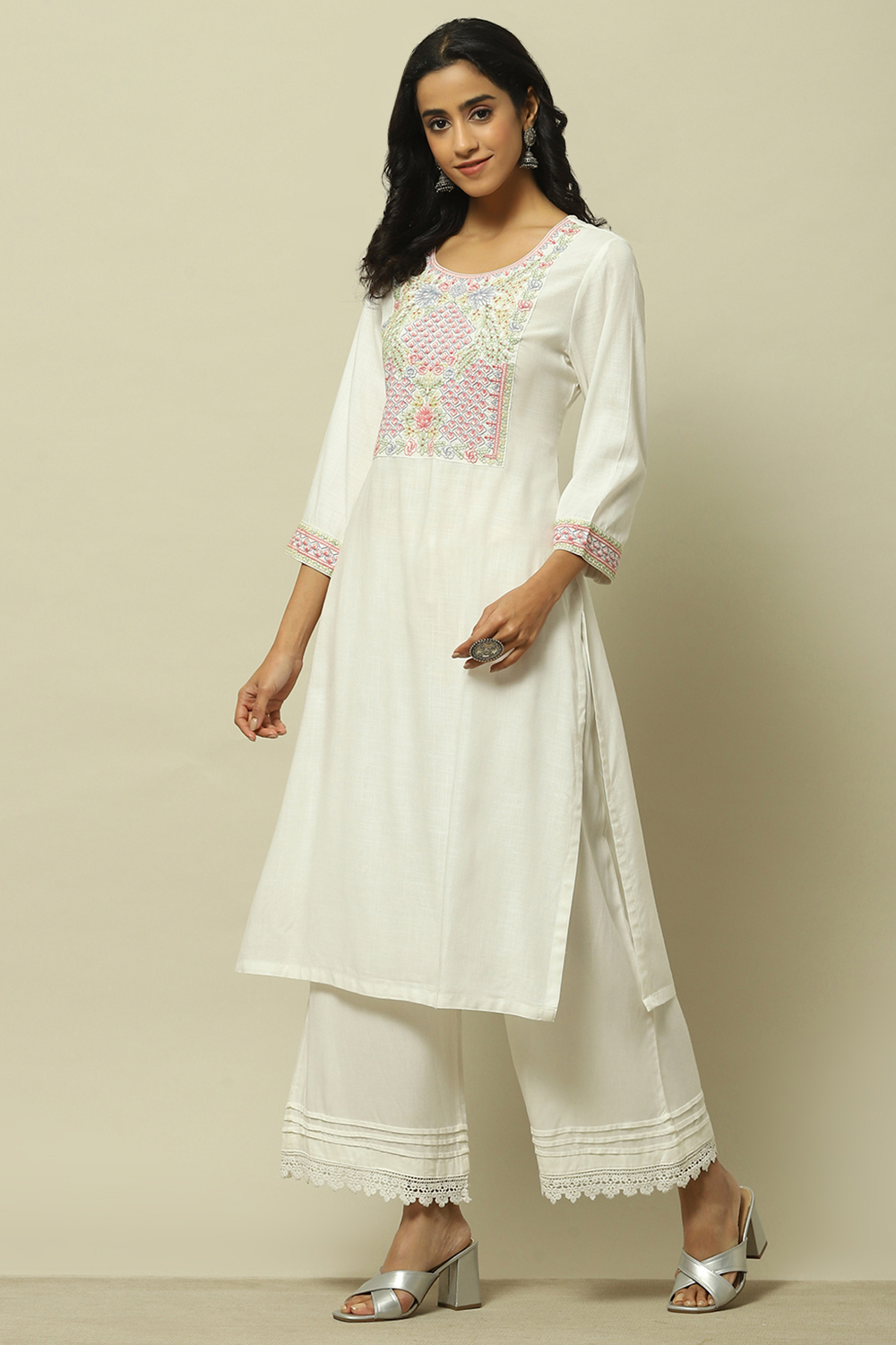 White Threadwork Detail Straight Kurta image number 2