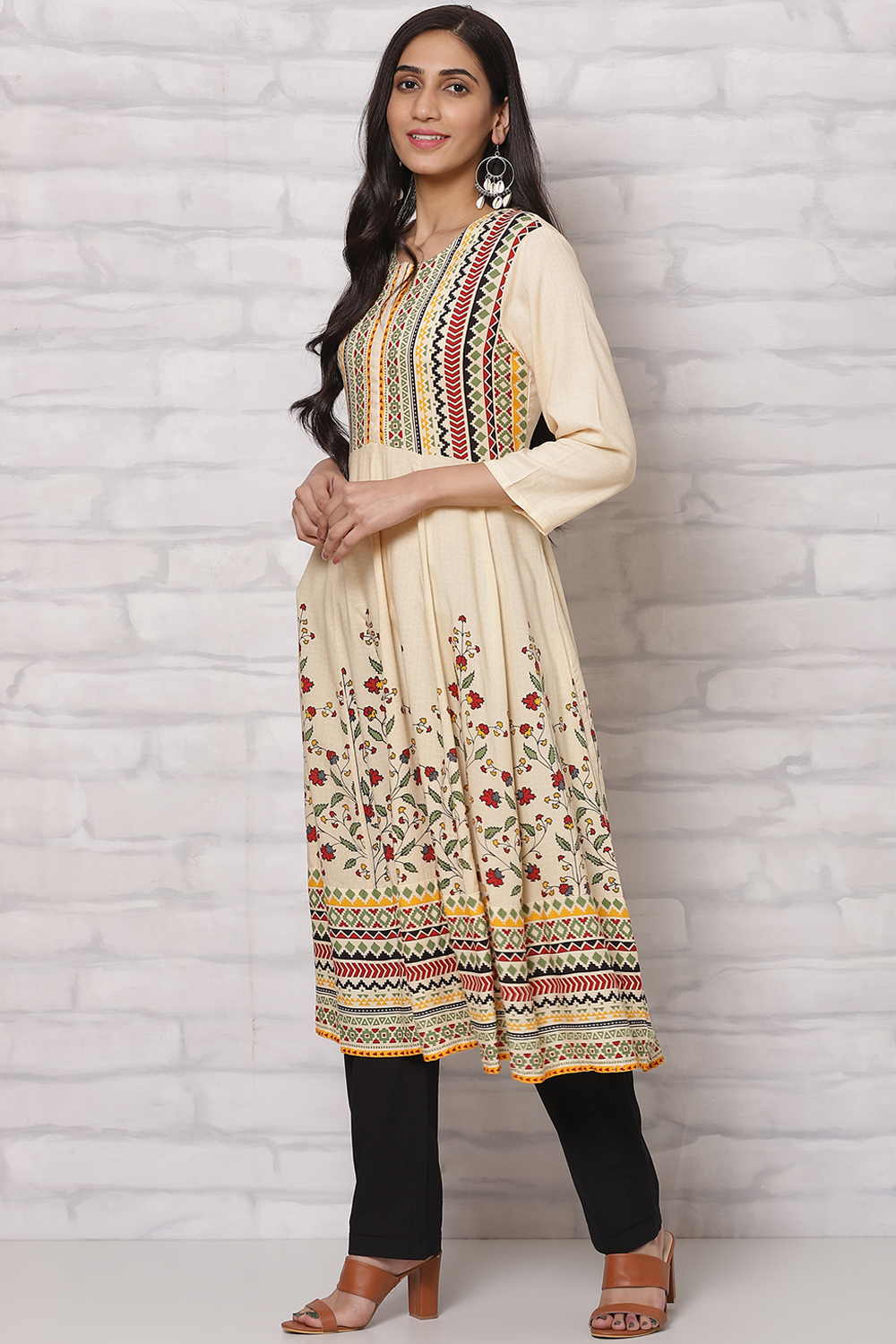 Cream LIVA Kalidar Kurta image number 2