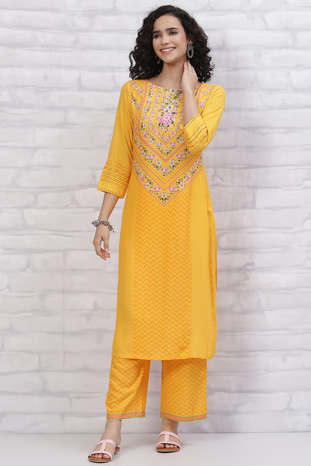 Yellow LIVA Straight Kurta Pants Set image number 3