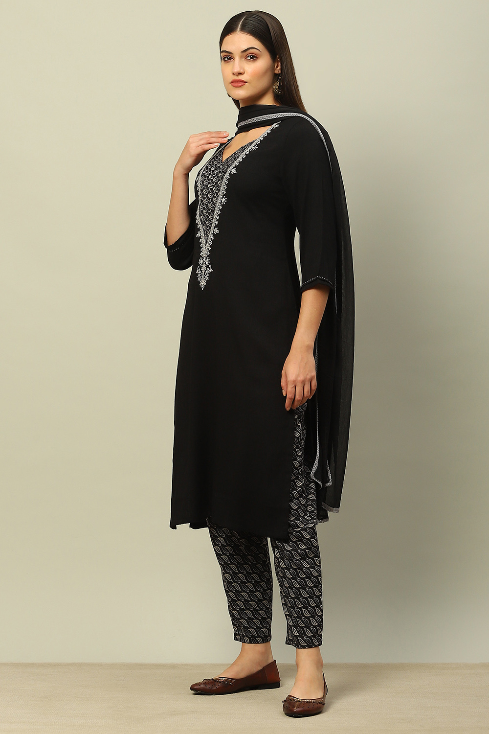 Black Viscose Blend Straight Solid Kurta Pants Suit Set image number 3