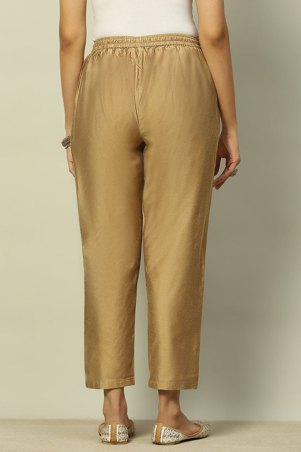 Gold-Toned Solid Regular Fit Pants image number 4