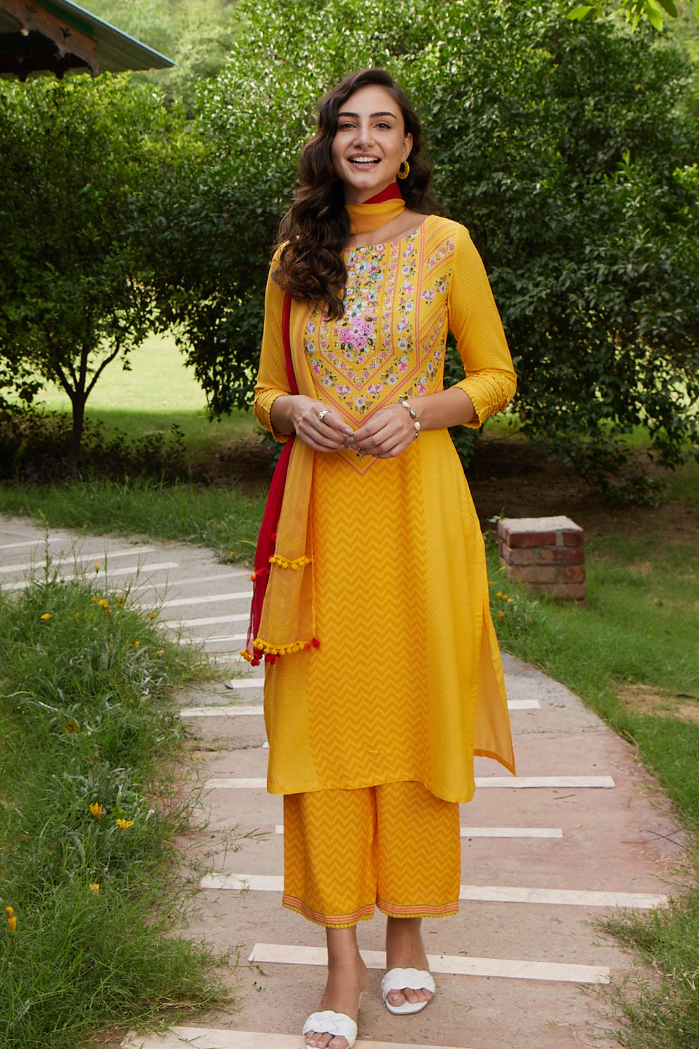 Yellow LIVA Straight Kurta Pants Set image number 0