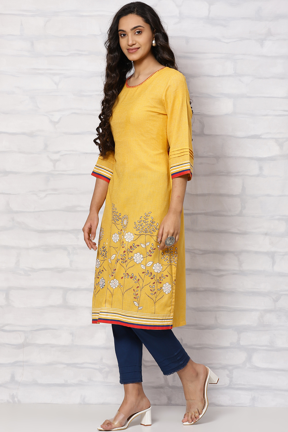 Mustard Art Silk Straight Kurta image number 2