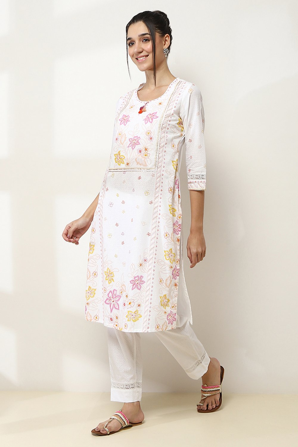 White Cotton Floral Straight Kurta image number 2