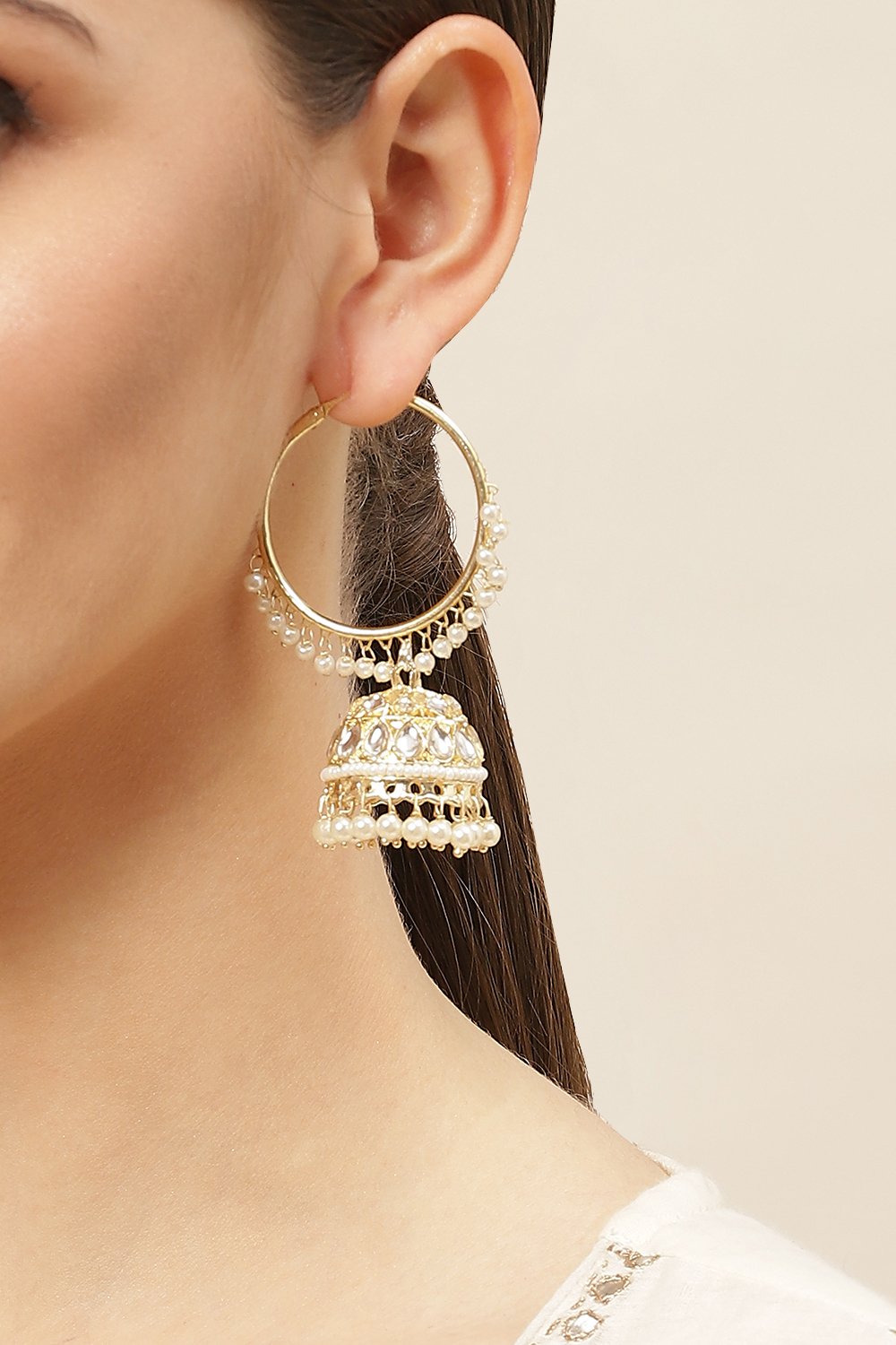 Gold Alloy Earrings image number 1