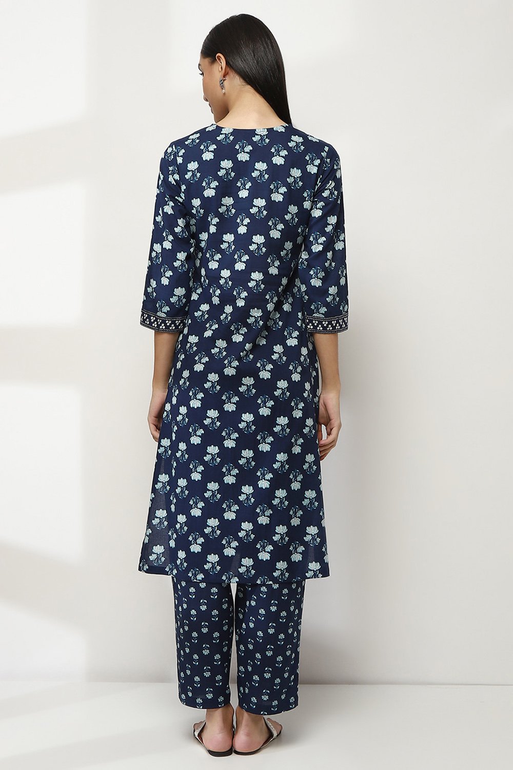 Indigo Cotton Floral Straight Kurta image number 3