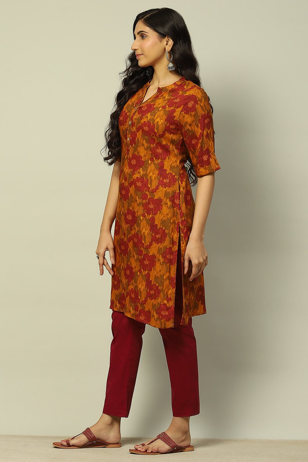 Mustard Yellow Floral Printed Straight Kurta image number 2