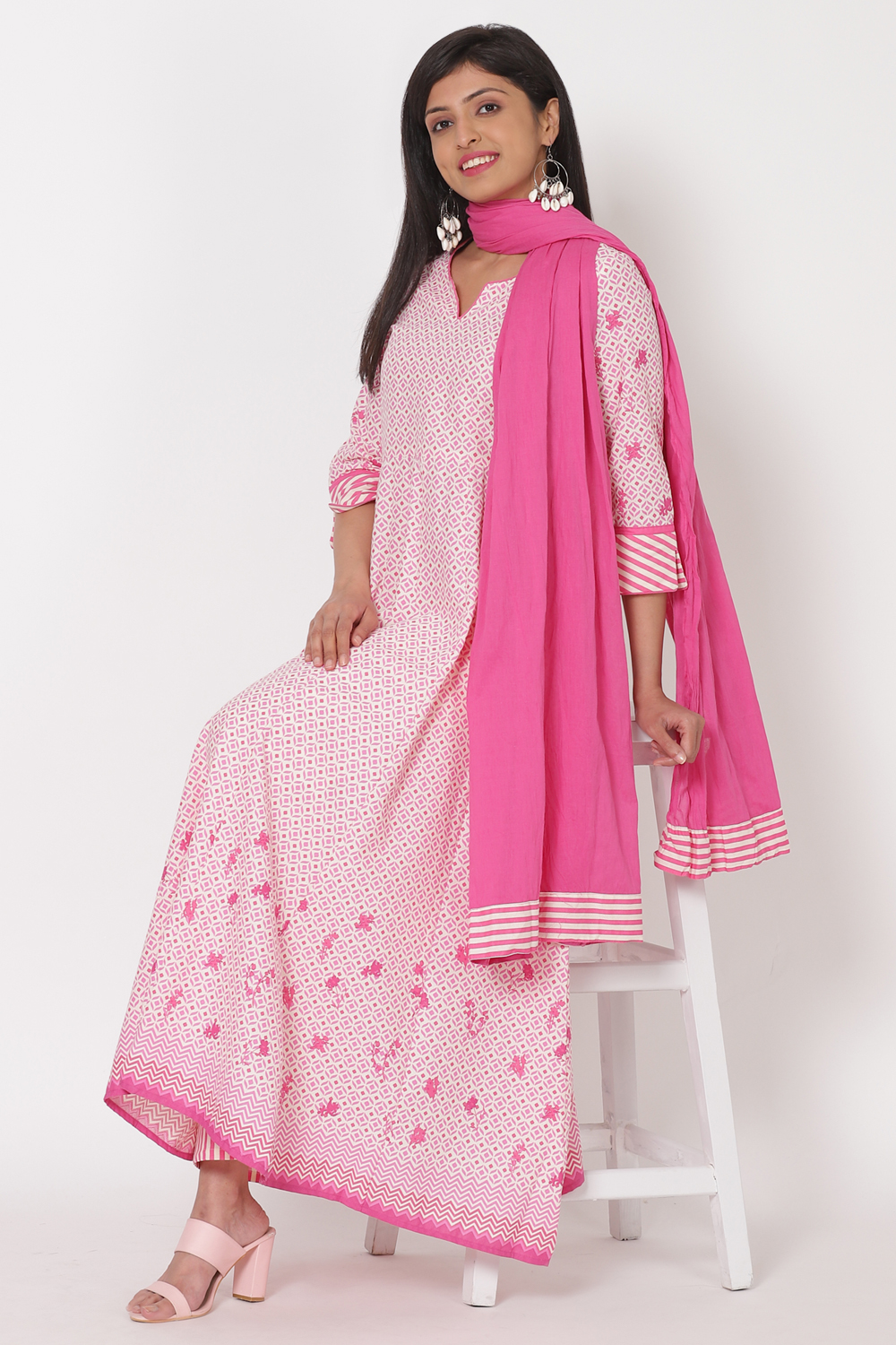 Pink Cotton Kalidar Kurta image number 4