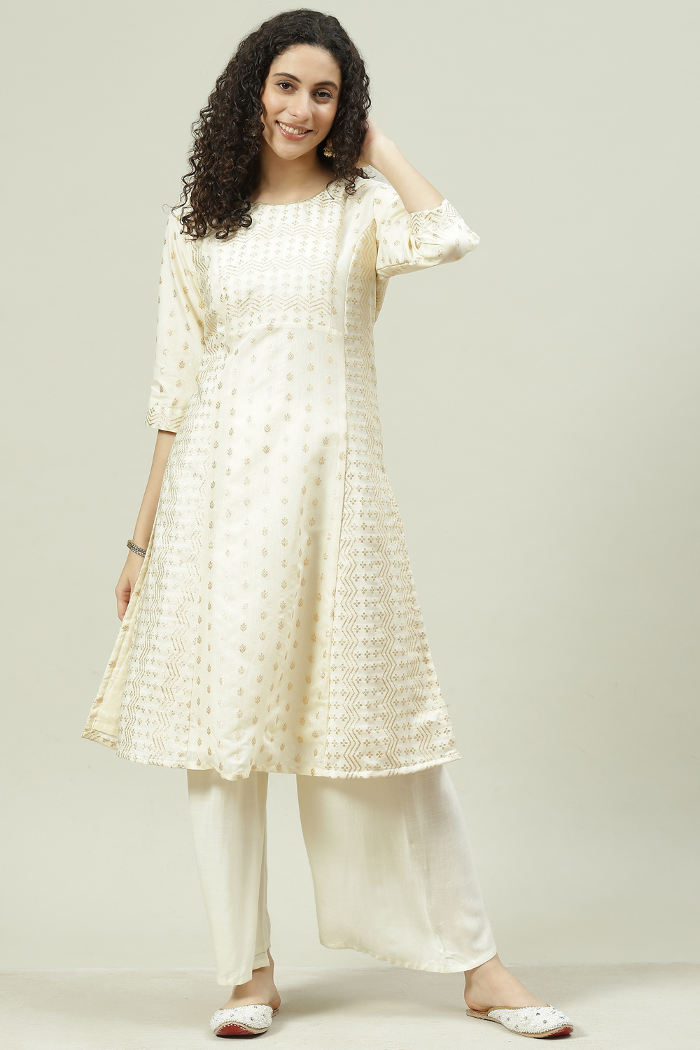 Off White Art Silk Straight Kurta image number 5